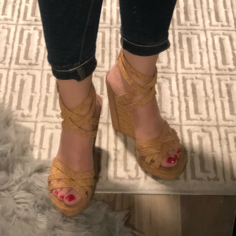 Stuart Weiztman summer wedge